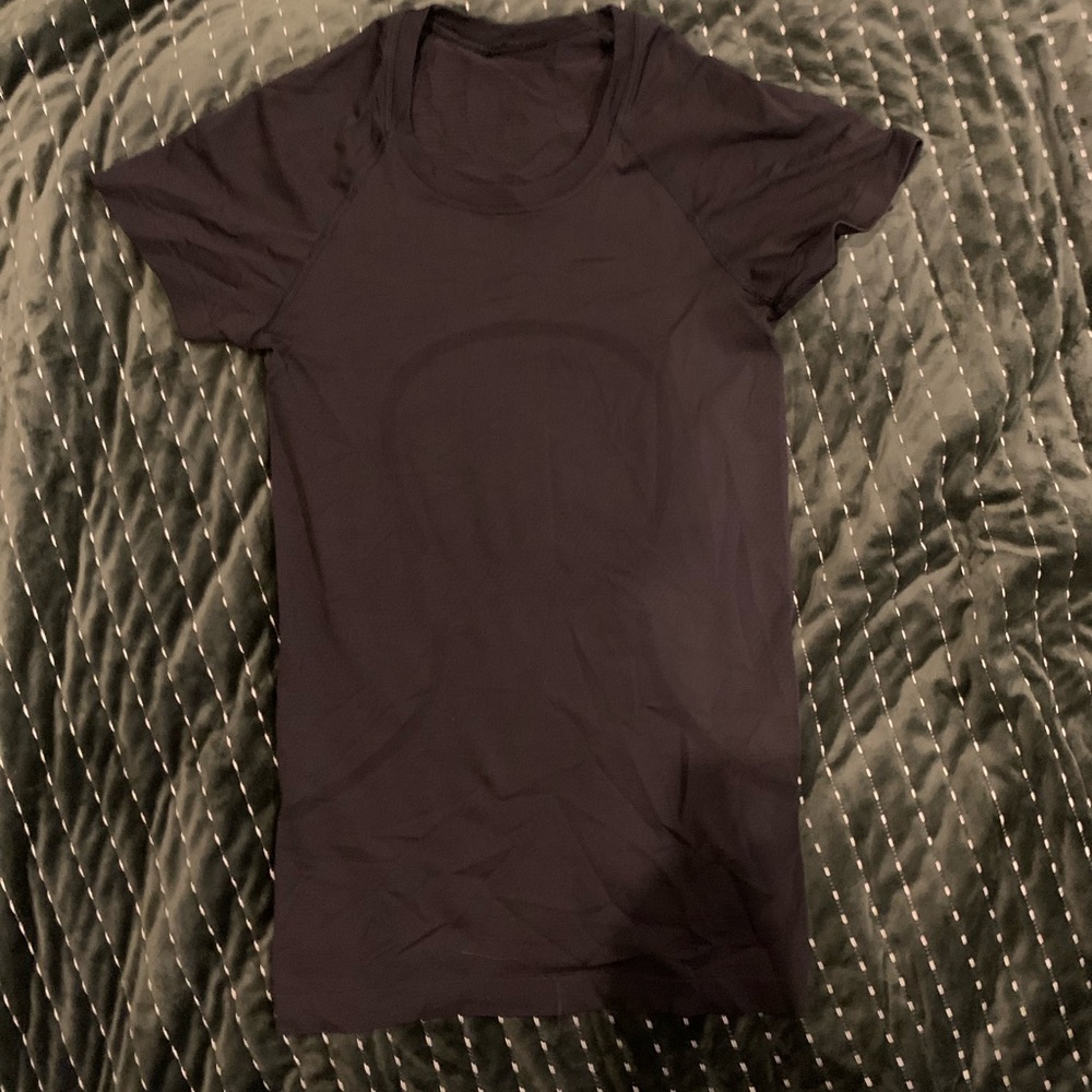 women’s black lulu lemon athletic top